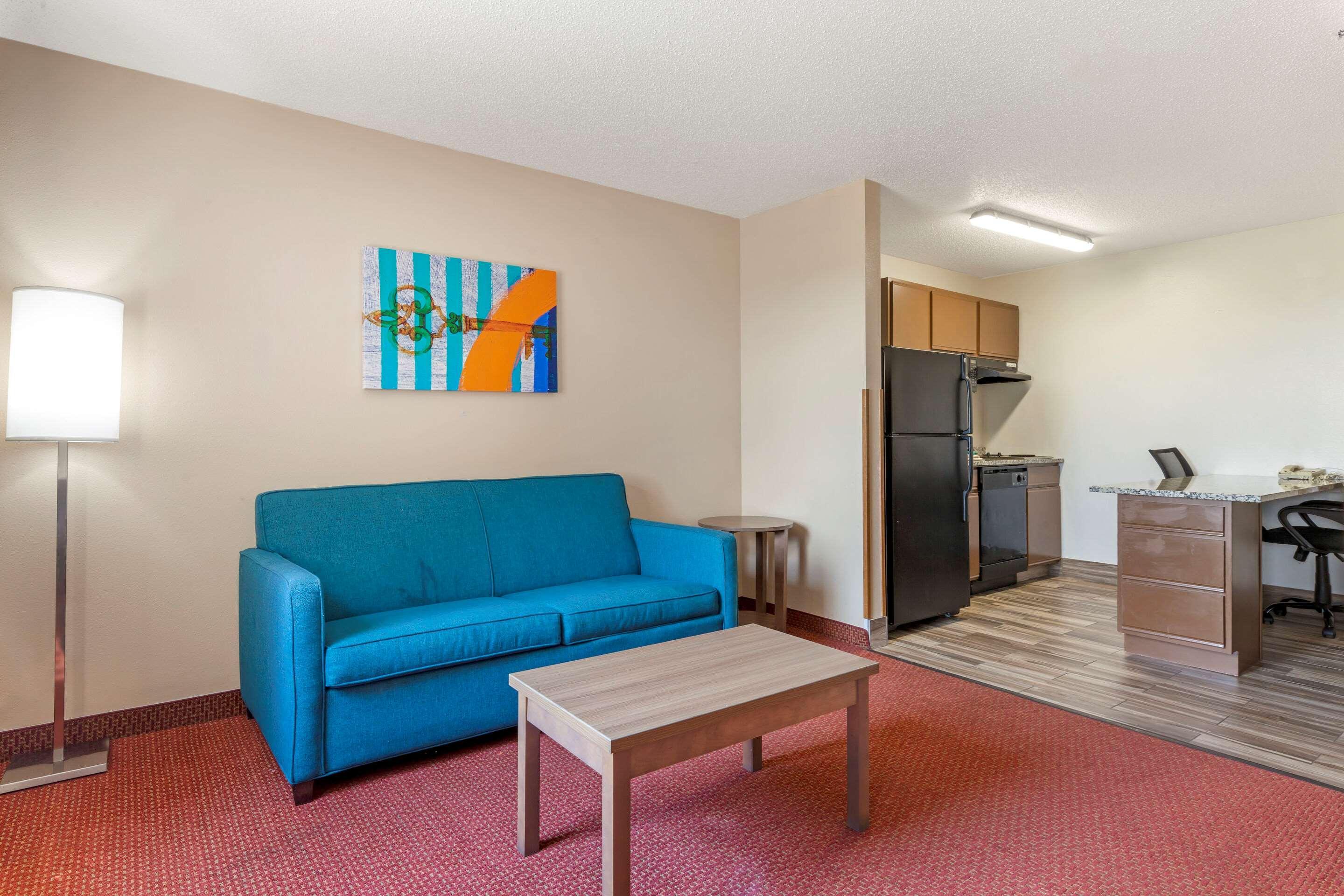 Mainstay Suites Dubuque At Hwy 20 Exterior photo